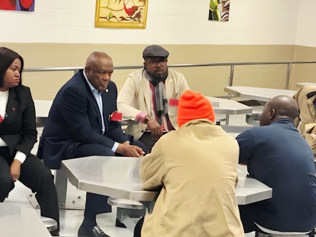 Victor Smith Visits Ghanaians In Detention Centre in Philadelphia