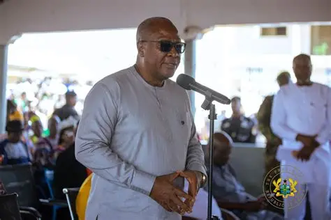 Mahama Earns Praises For Stopping To Support At Accident Scene While On His Way Home